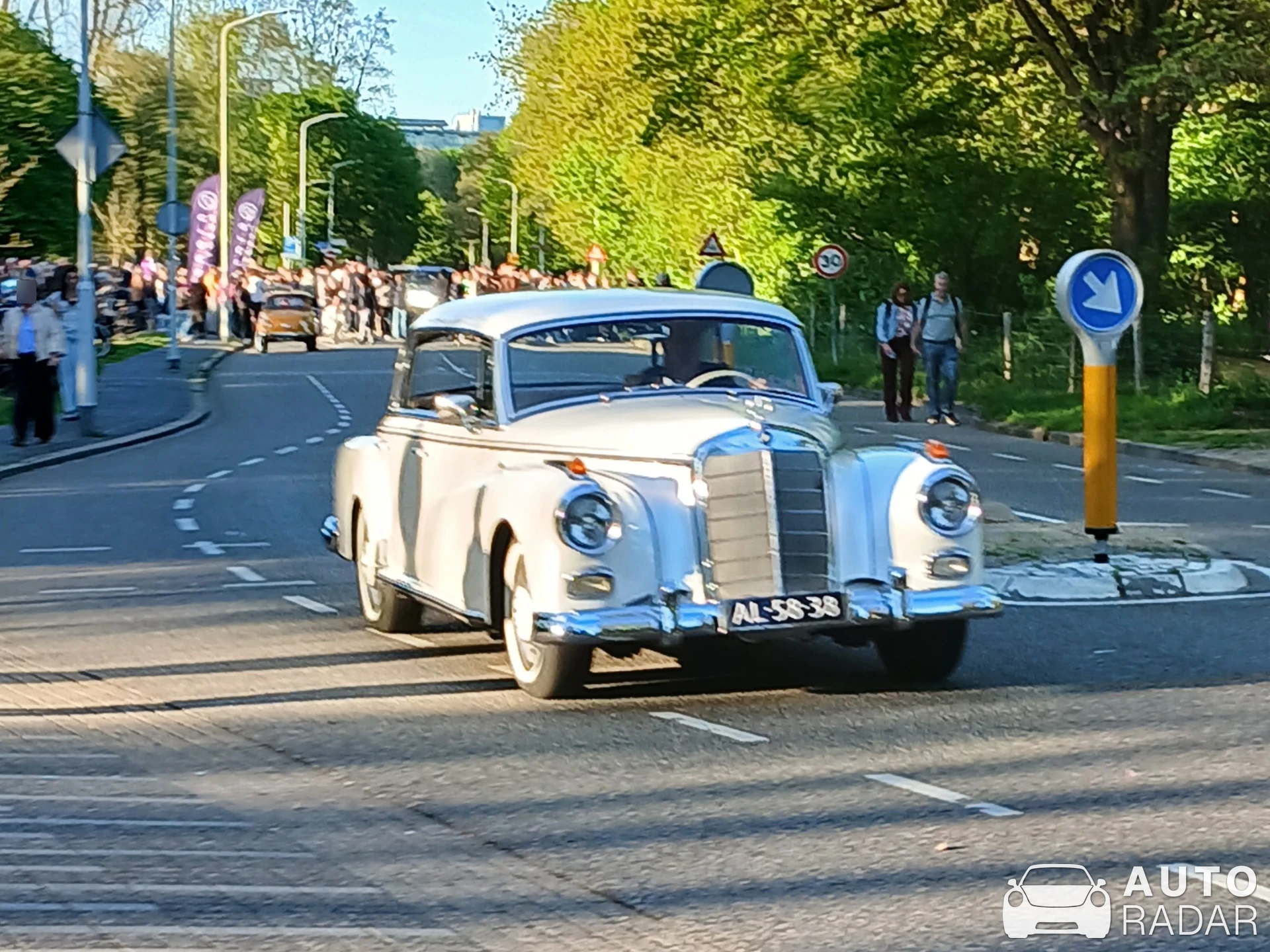 Mercedes-Benz 300E spotted in Doetinchem