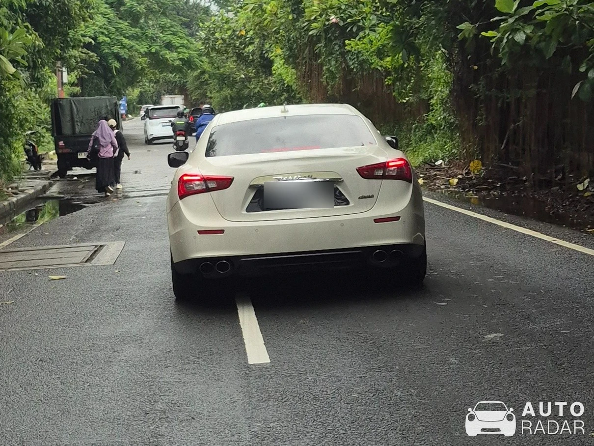 Maserati Ghibli spotted in Jakarta, Indonesia