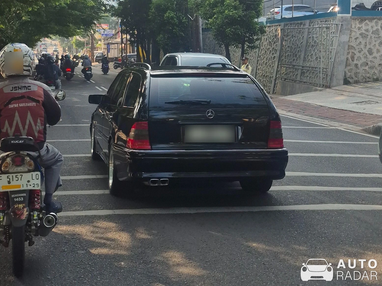 Mercedes-Benz C-Klasse W202 spotted in Jakarta