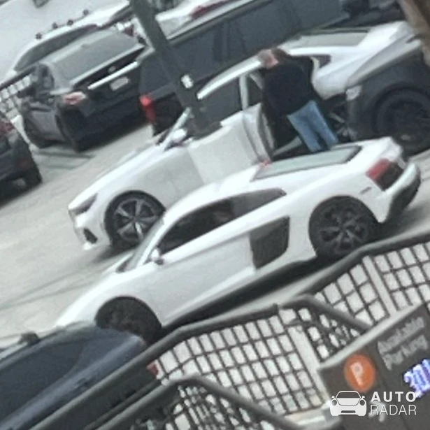 Audi R8 V10 Spyder spotted in Hermosa Beach, United States