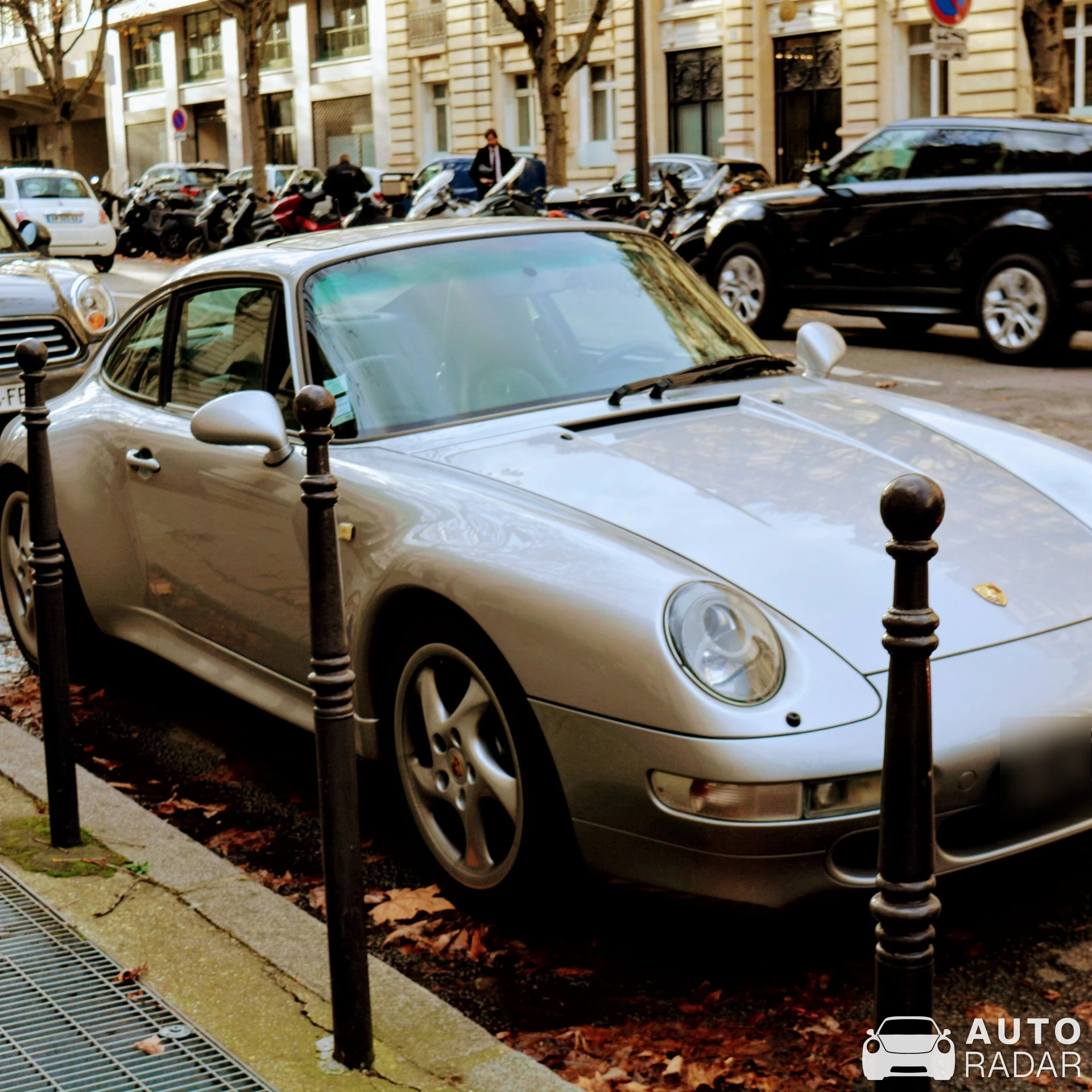 Porsche 993 Carrera spotted in Paris, France