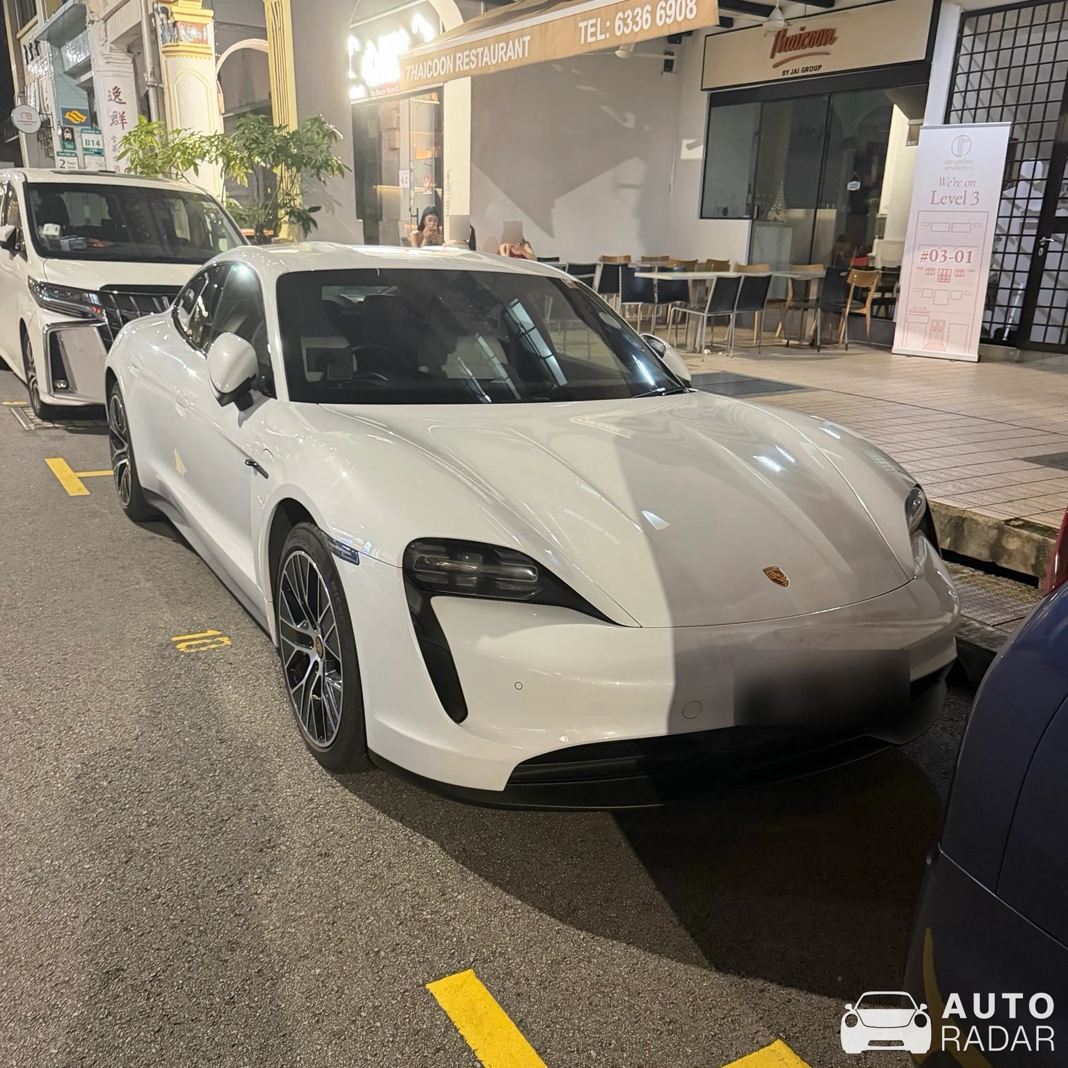 Porsche Taycan spotted in Singapore, 싱가포르