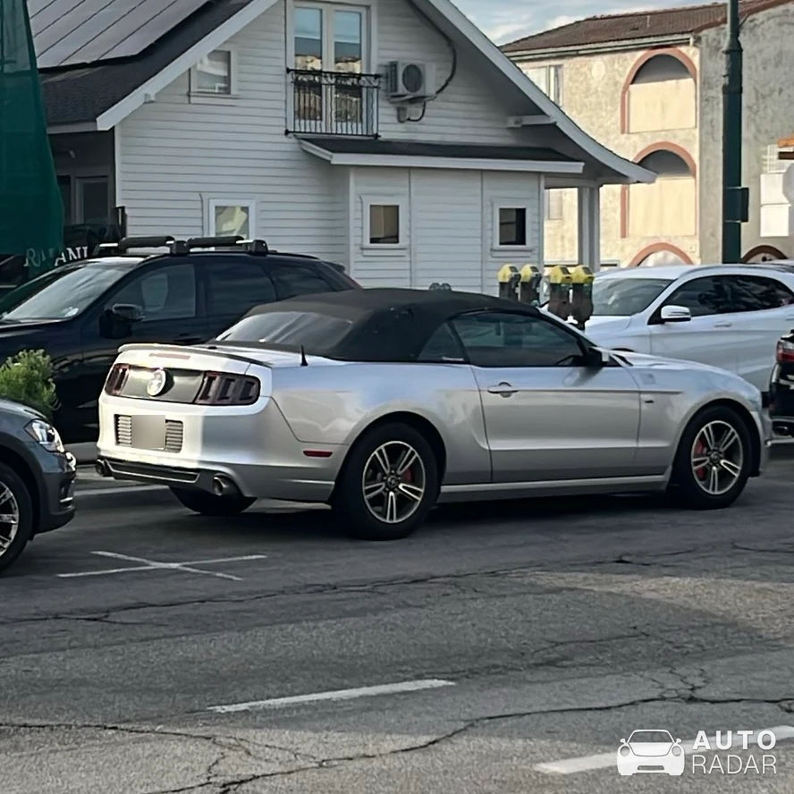 Ford Mustang GT 4.6 High Performance Convertible spotted in Hermosa Beach, United States