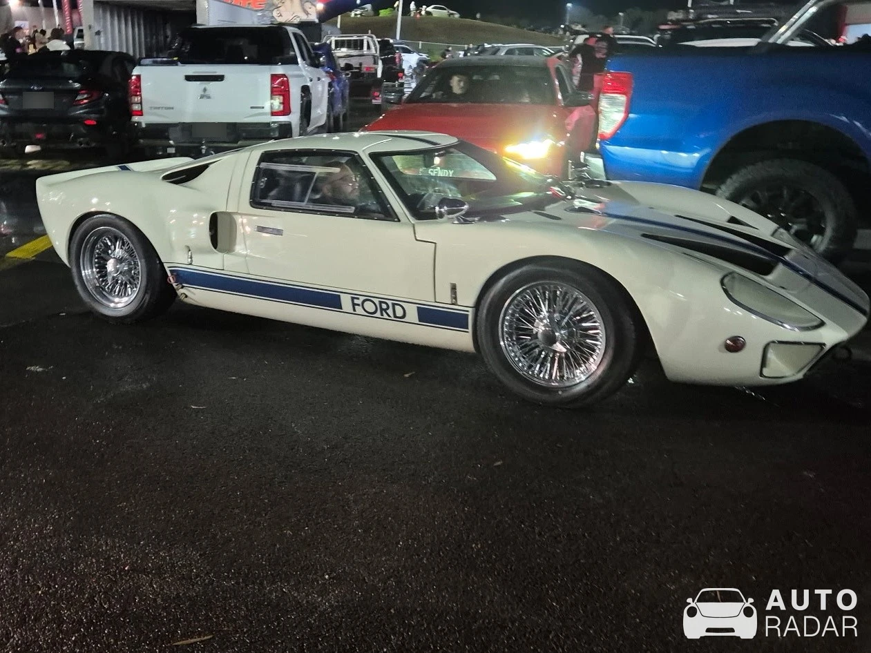 Ford GT40 Replica spotted in Willowbank