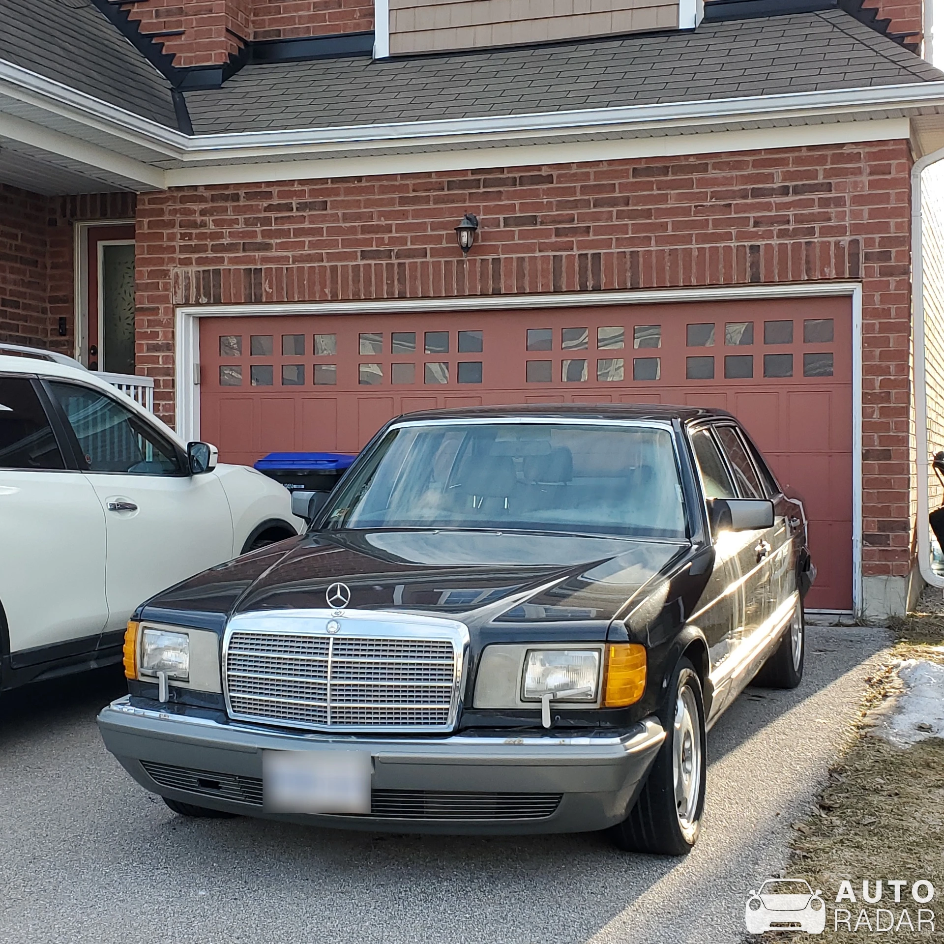 Mercedes-Benz 1000 SEL W126 spotted in Alliston