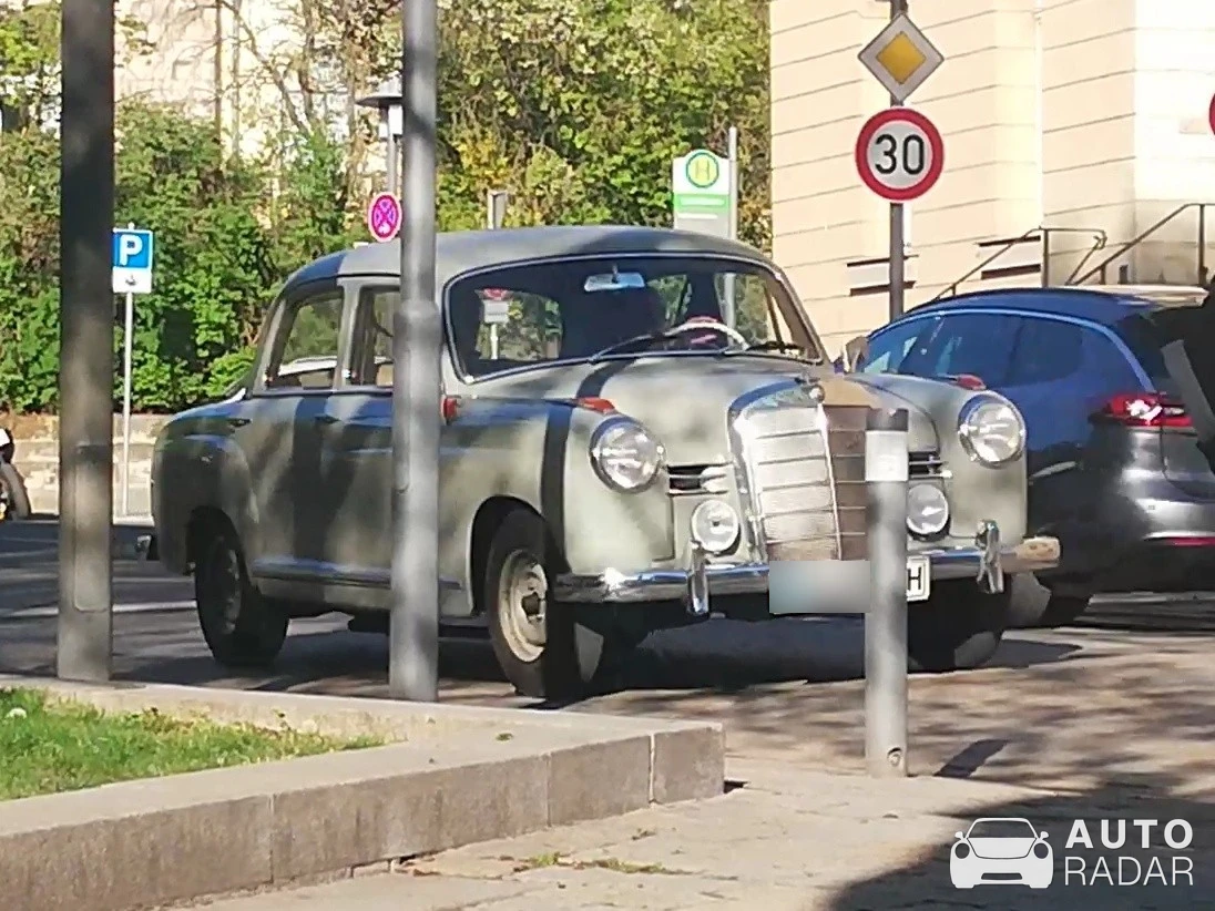 Mercedes-Benz Ponton spotted in Coburg