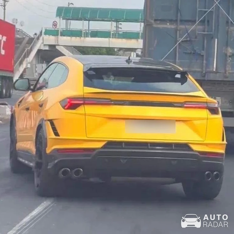 Lamborghini Urus Performante spotted in Hải Dương
