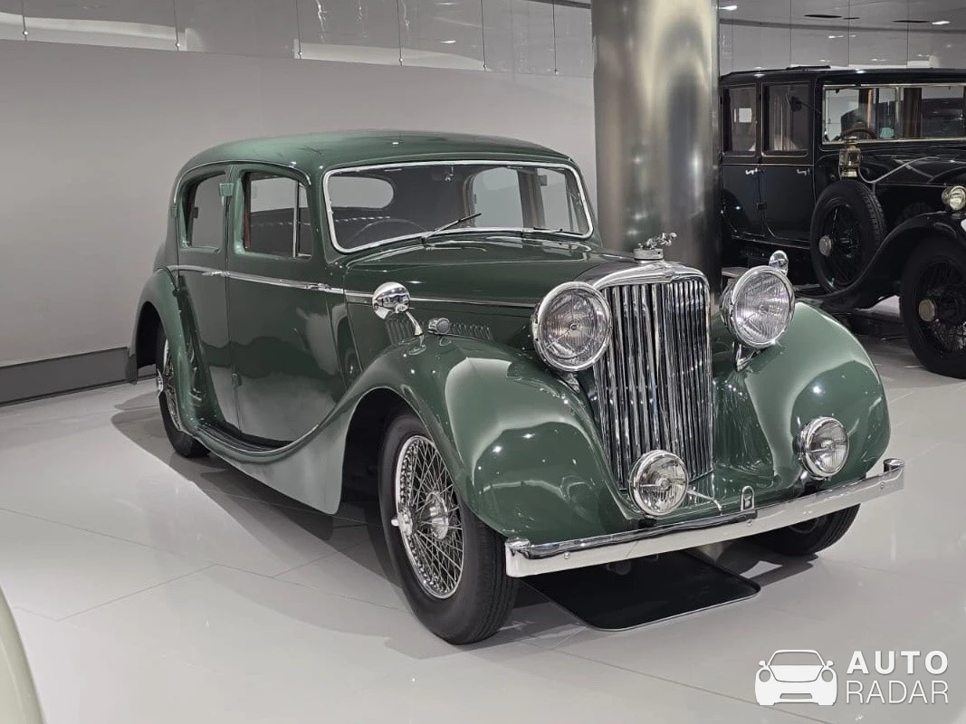 Jaguar Mark IV spotted in Monaco