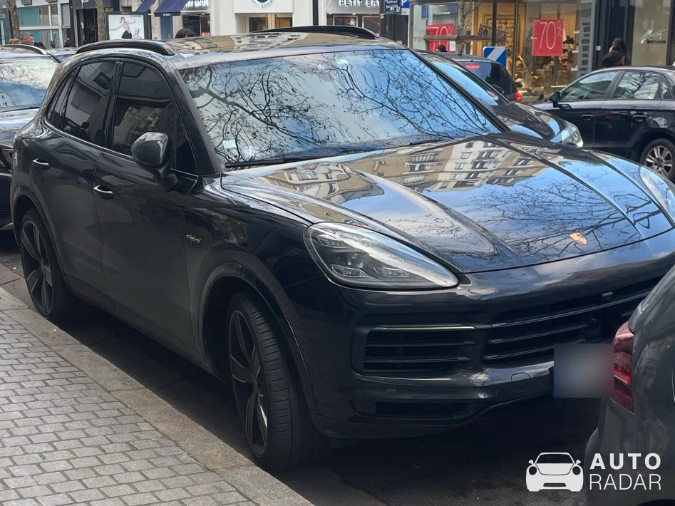 Porsche Cayenne Coupé Turbo S E-Hybrid spotted in Boulogne-Billancourt, France