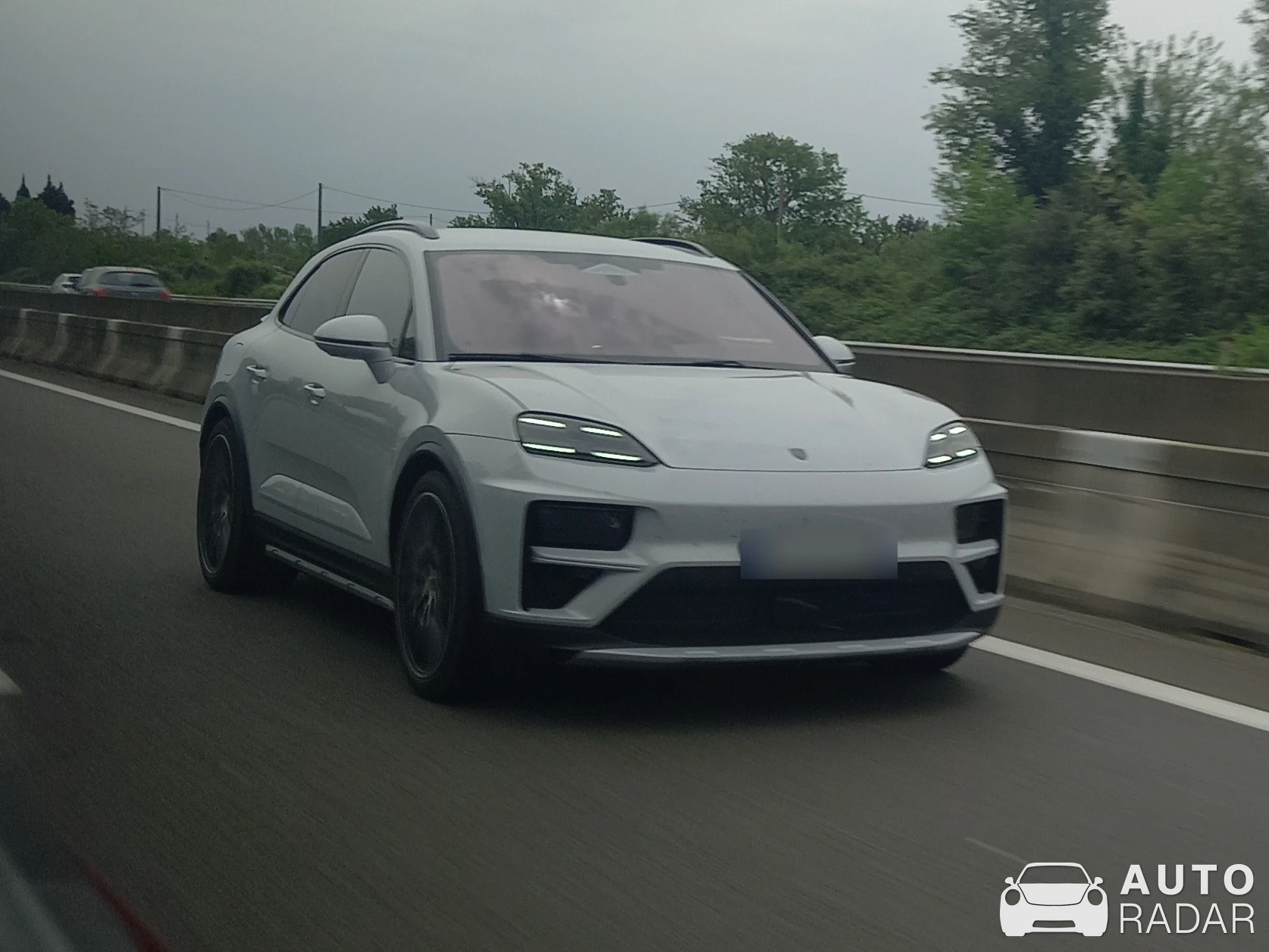 Porsche Macan EV Turbo spotted in Mornas