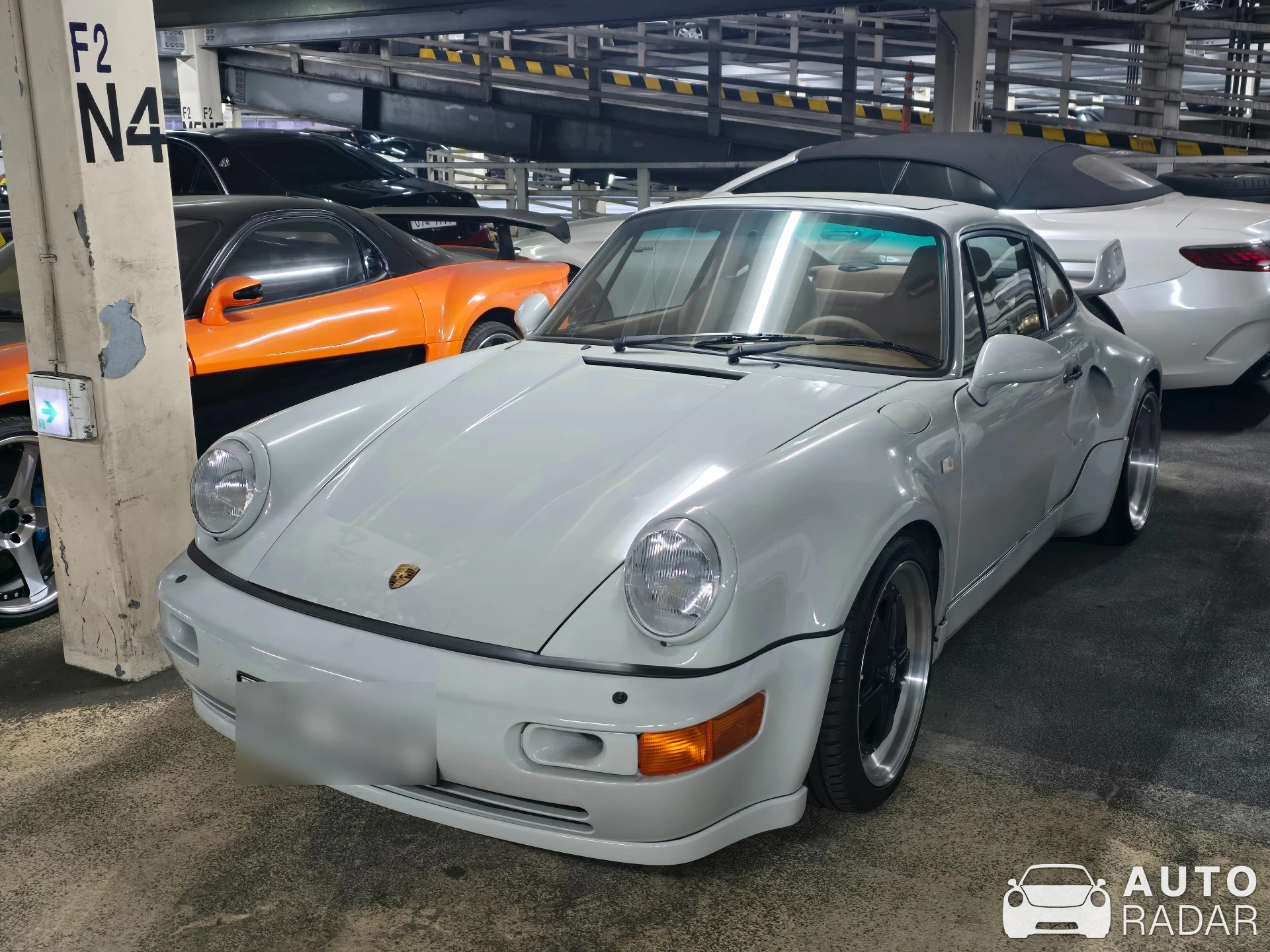 Porsche 964 Carrera spotted in Seocho District, South Korea