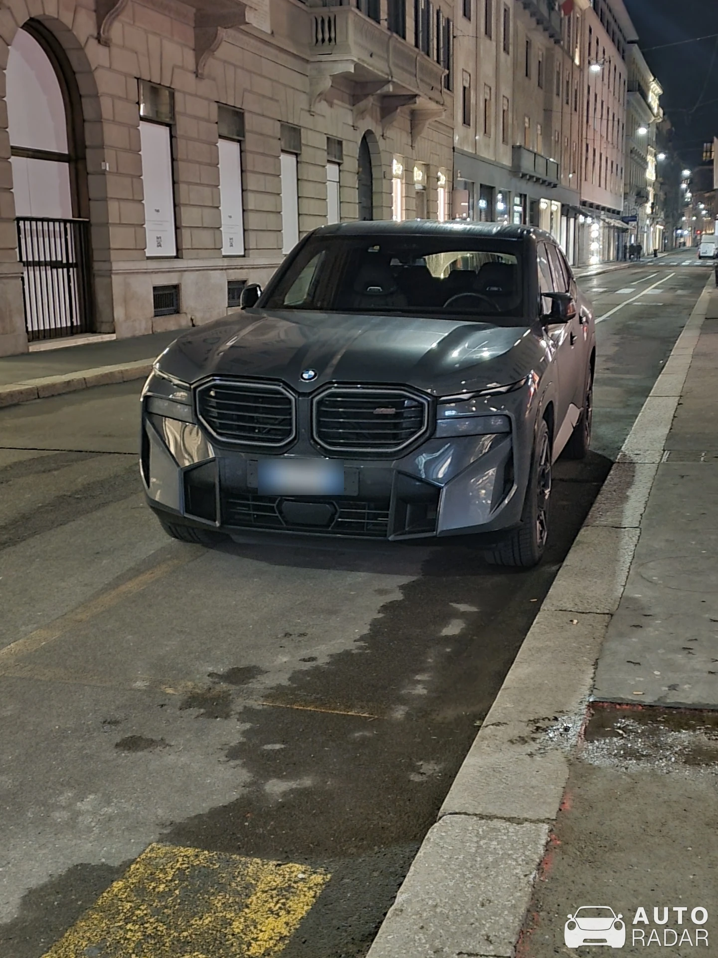 BMW XM G09 spotted in Milano, Italy