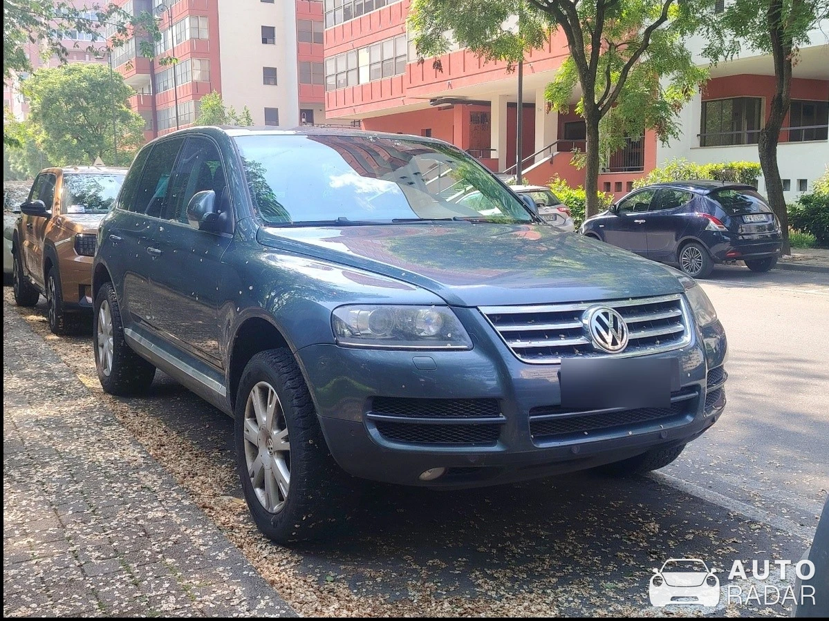 Volkswagen Touareg spotted in Pieve Emanuele
