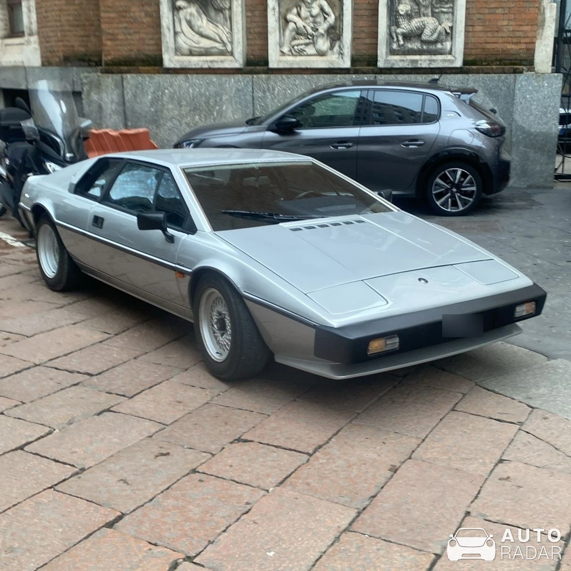 Lotus Esprit S2 spotted in Milano