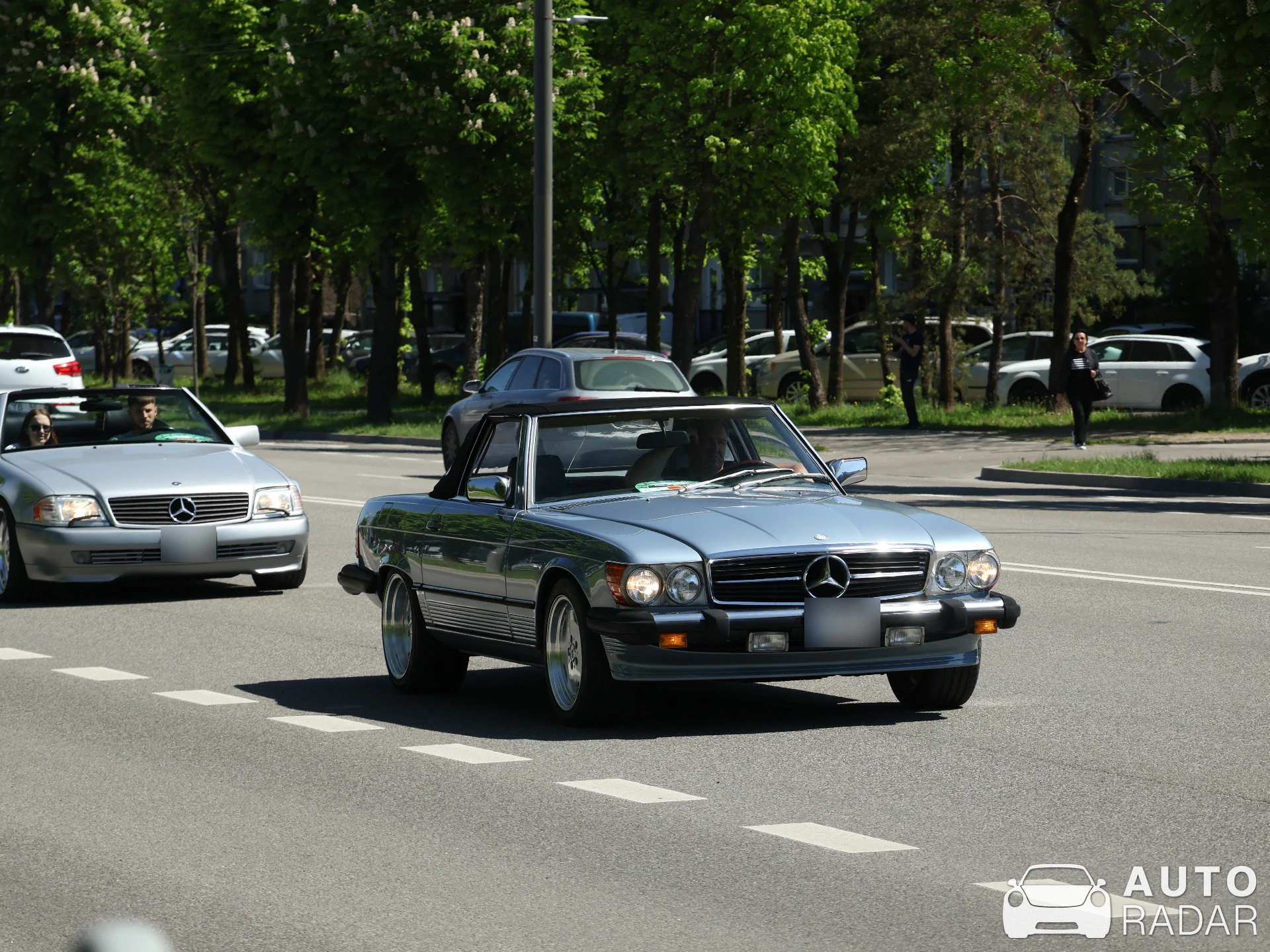 Mercedes-Benz 560 SL R107 spotted in Kaunas