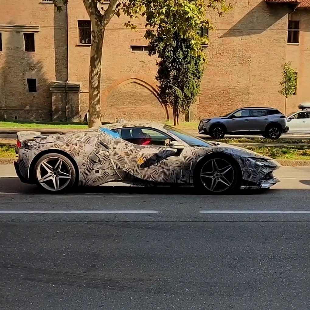 Ferrari SF90 Stradale Mule