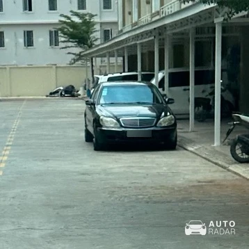 Mercedes-Benz S 63 AMG W220 spotted in Phnom Penh