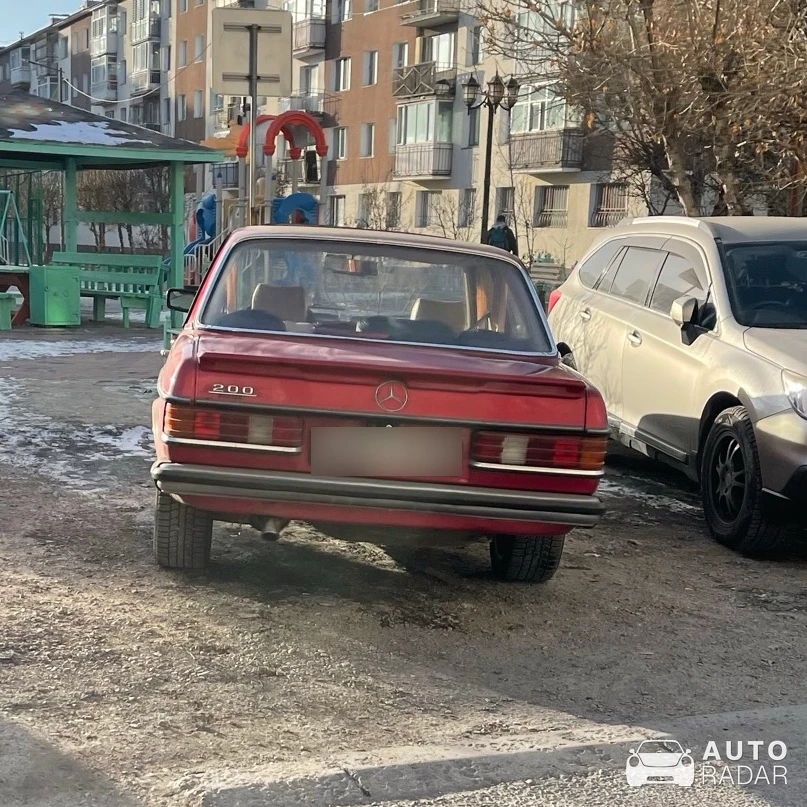 Mercedes-Benz 200D W123 spotted in Ulaanbaatar