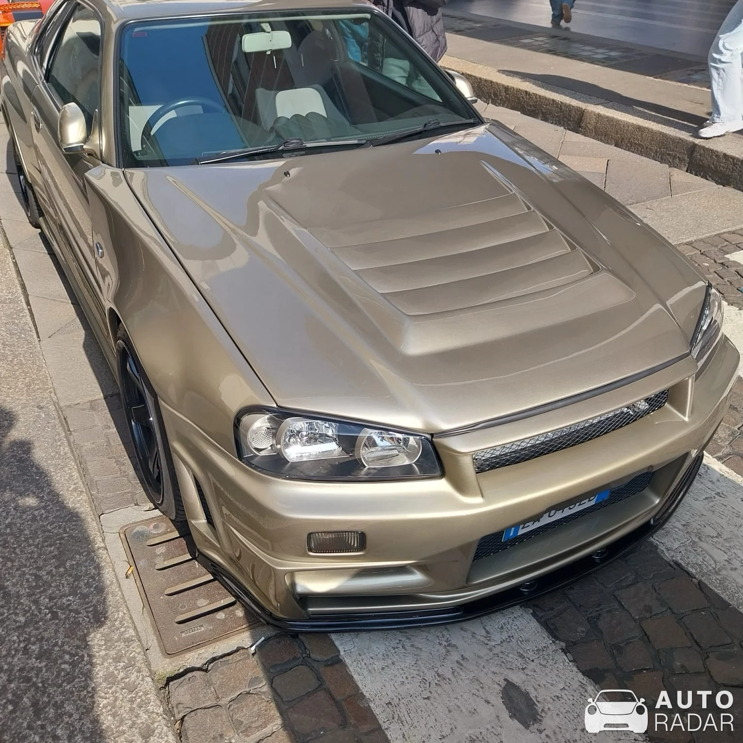 Nissan Skyline R34 GT-R V-Spec II Nür spotted in Milano