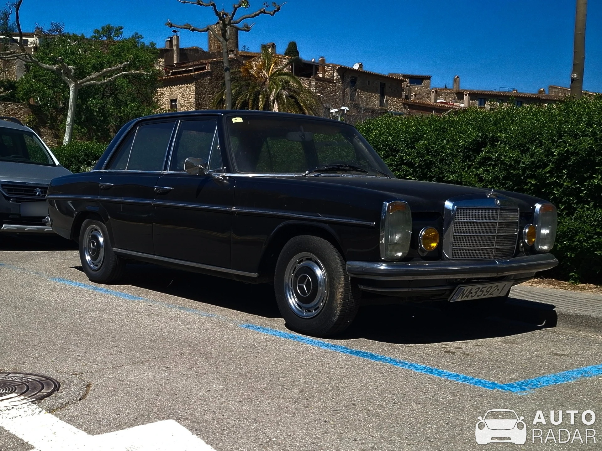 Mercedes-Benz 280C W114 spotted in Rubí