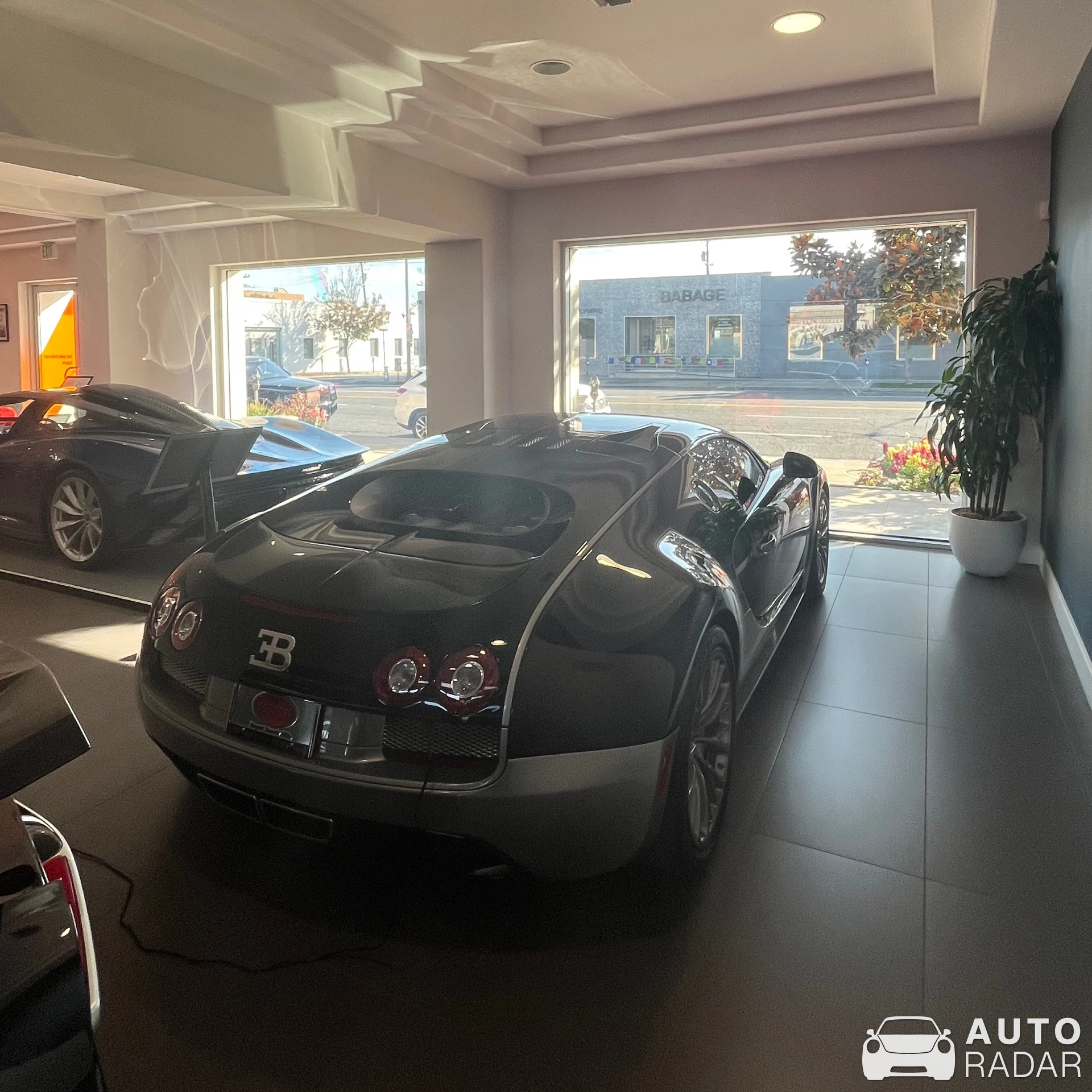 Bugatti Veyron 16.4 Super Sport spotted in Beverly Hills, United States