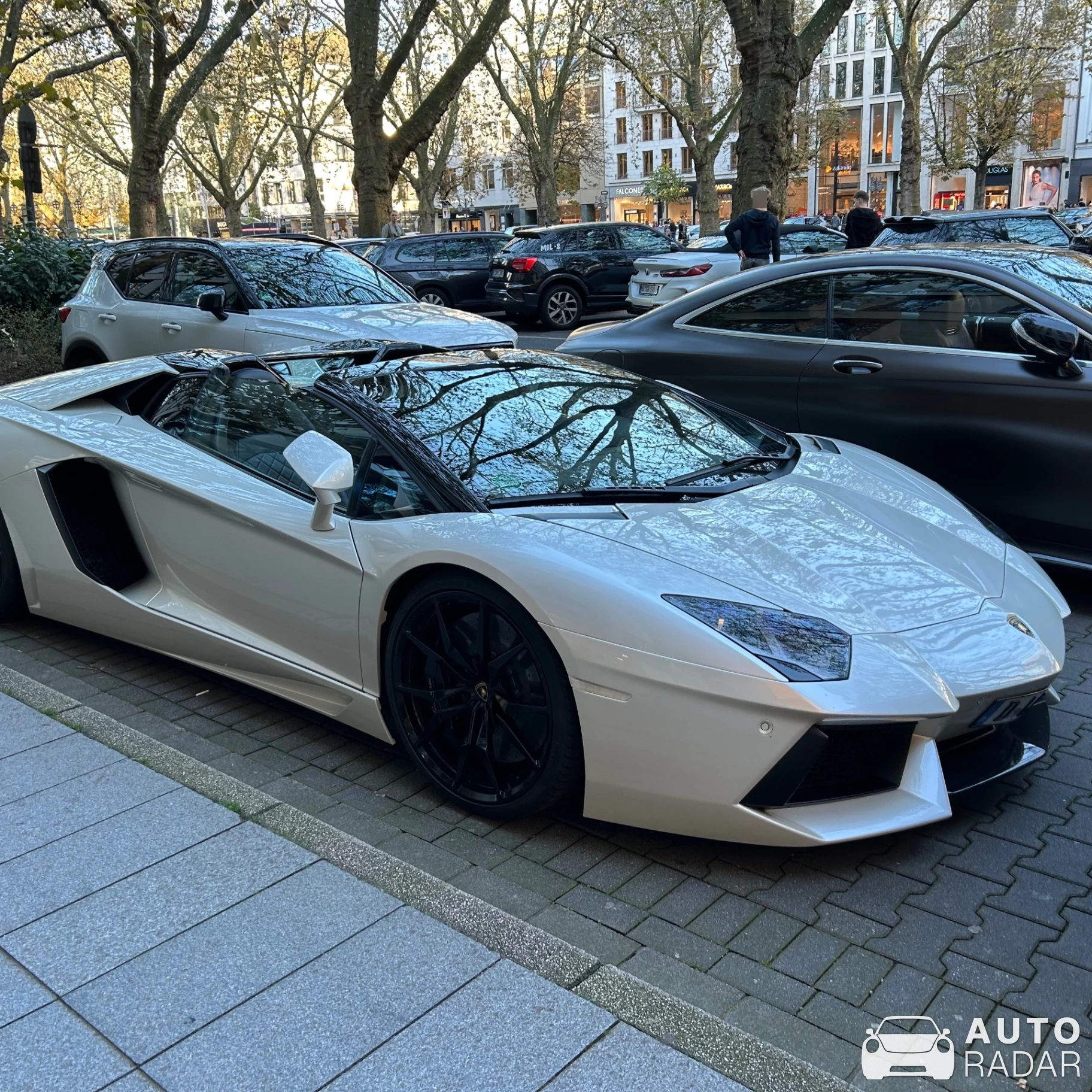 Lamborghini Aventador LP700-4 Roadster spotted in Düsseldorf, Deutschland