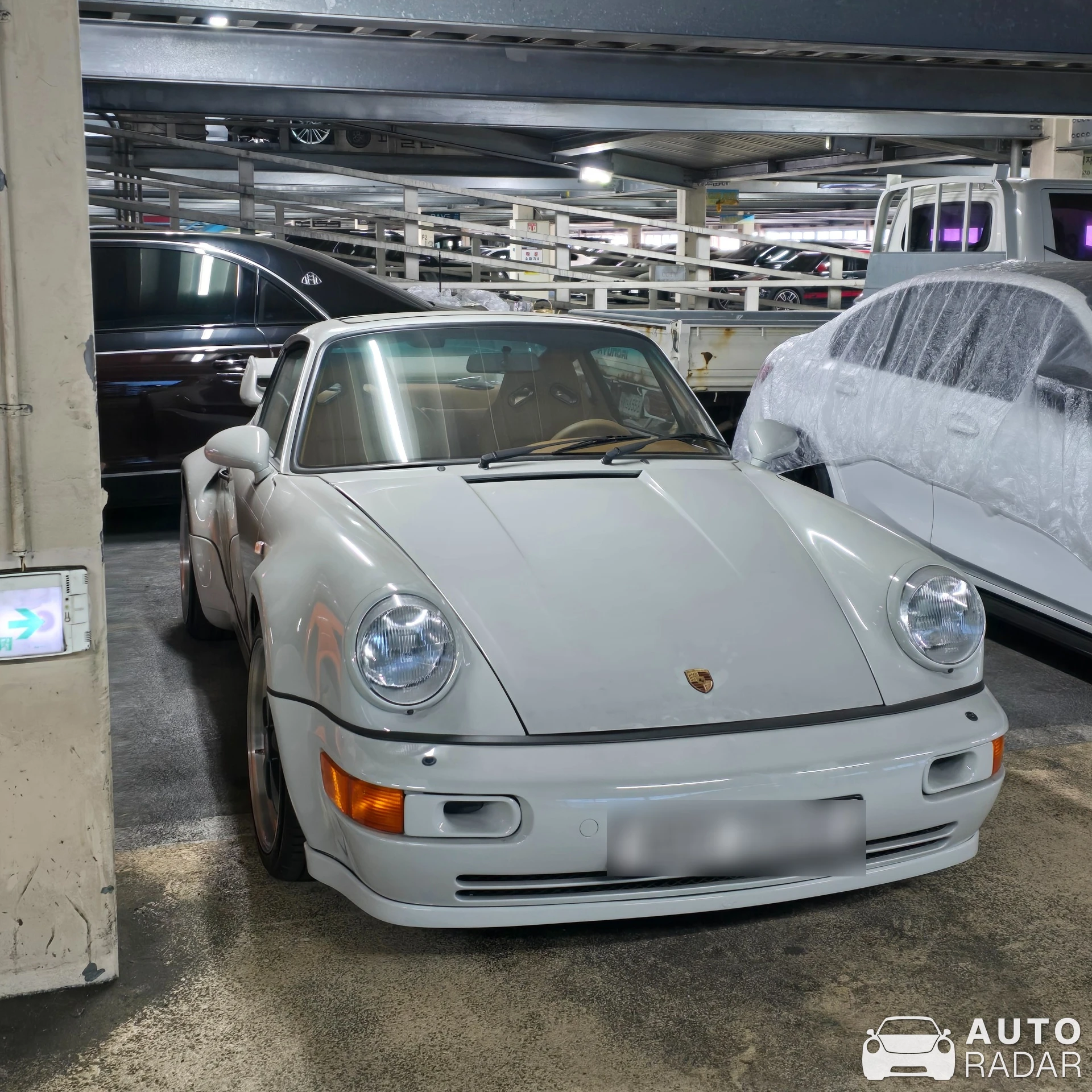 Porsche 964 Turbo 3.3 spotted in Seocho District, South Korea