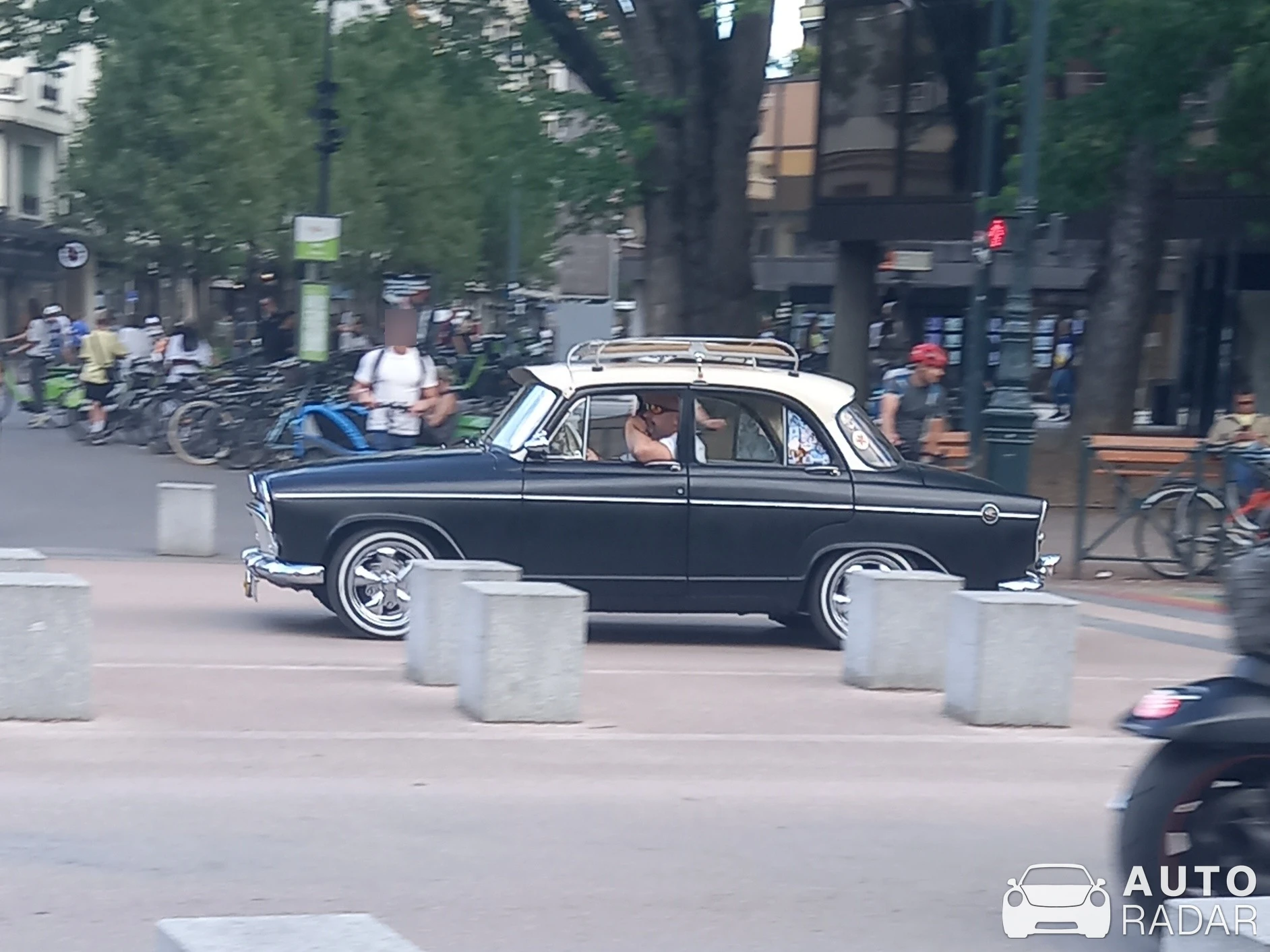 Simca 8 spotted in Annecy