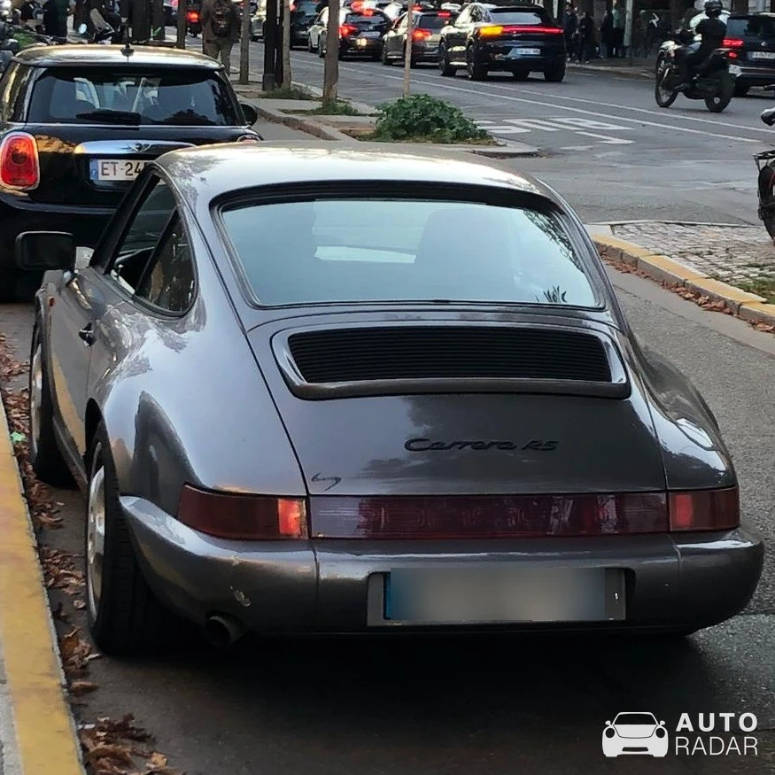 Porsche 964 Carrera RS spotted in Paris, France