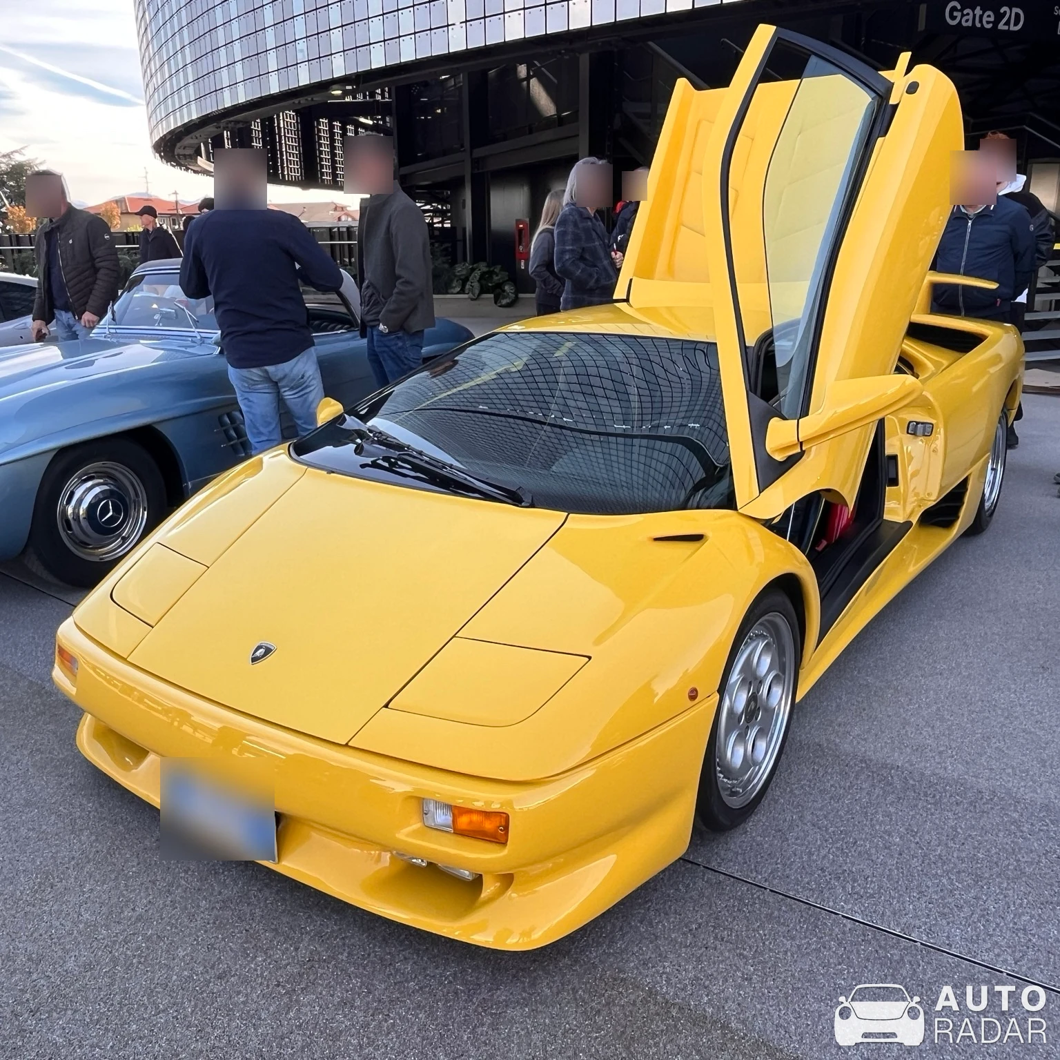 Lamborghini Diablo VT Roadster spotted in Bergamo
