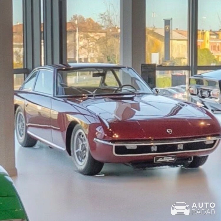 Lamborghini Islero 400 spotted in Des Moines