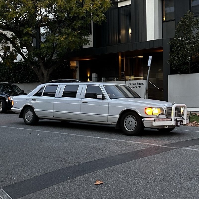 Mercedes-Benz 380 SEL Limousine