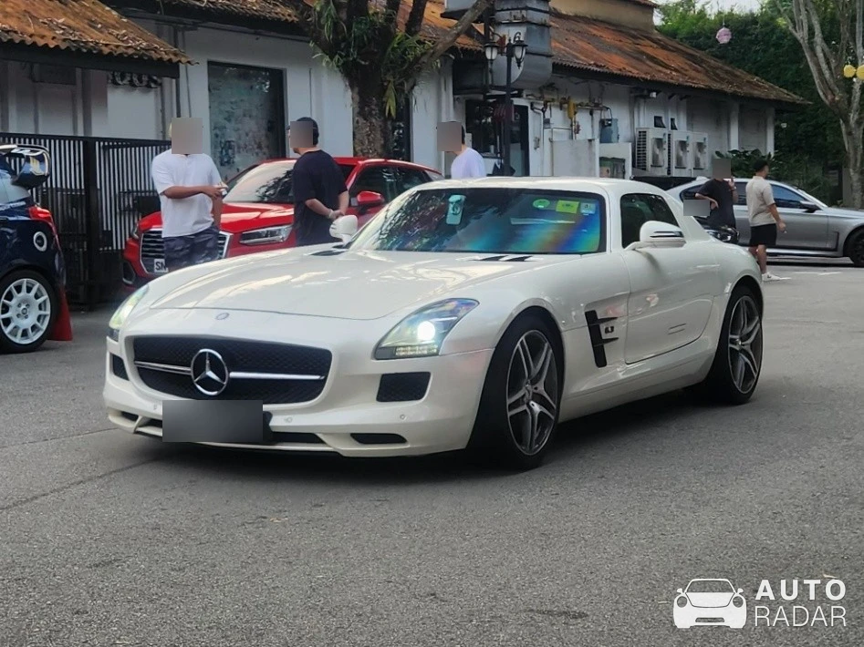 Mercedes-Benz SLS AMG spotted in Singapore, Singapore