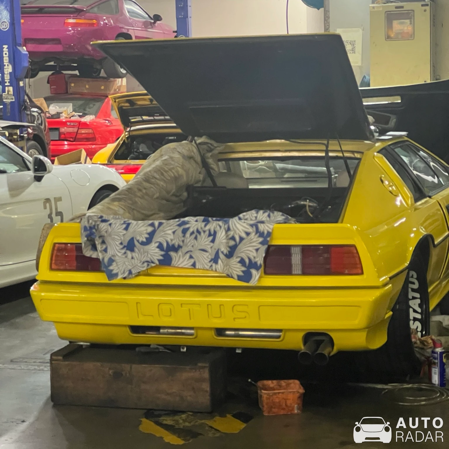Lotus Esprit S4S spotted in Singapore
