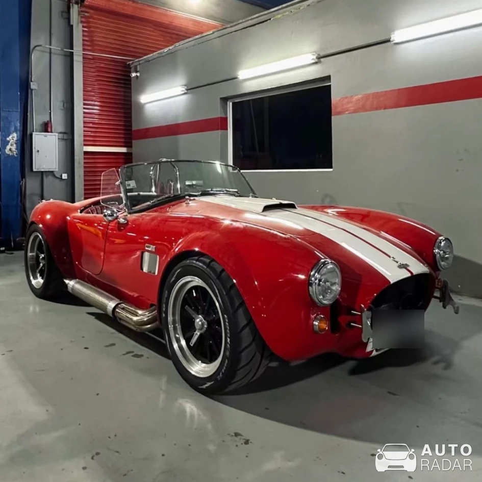 Shelby Cobra 427 Replica spotted in Makkah