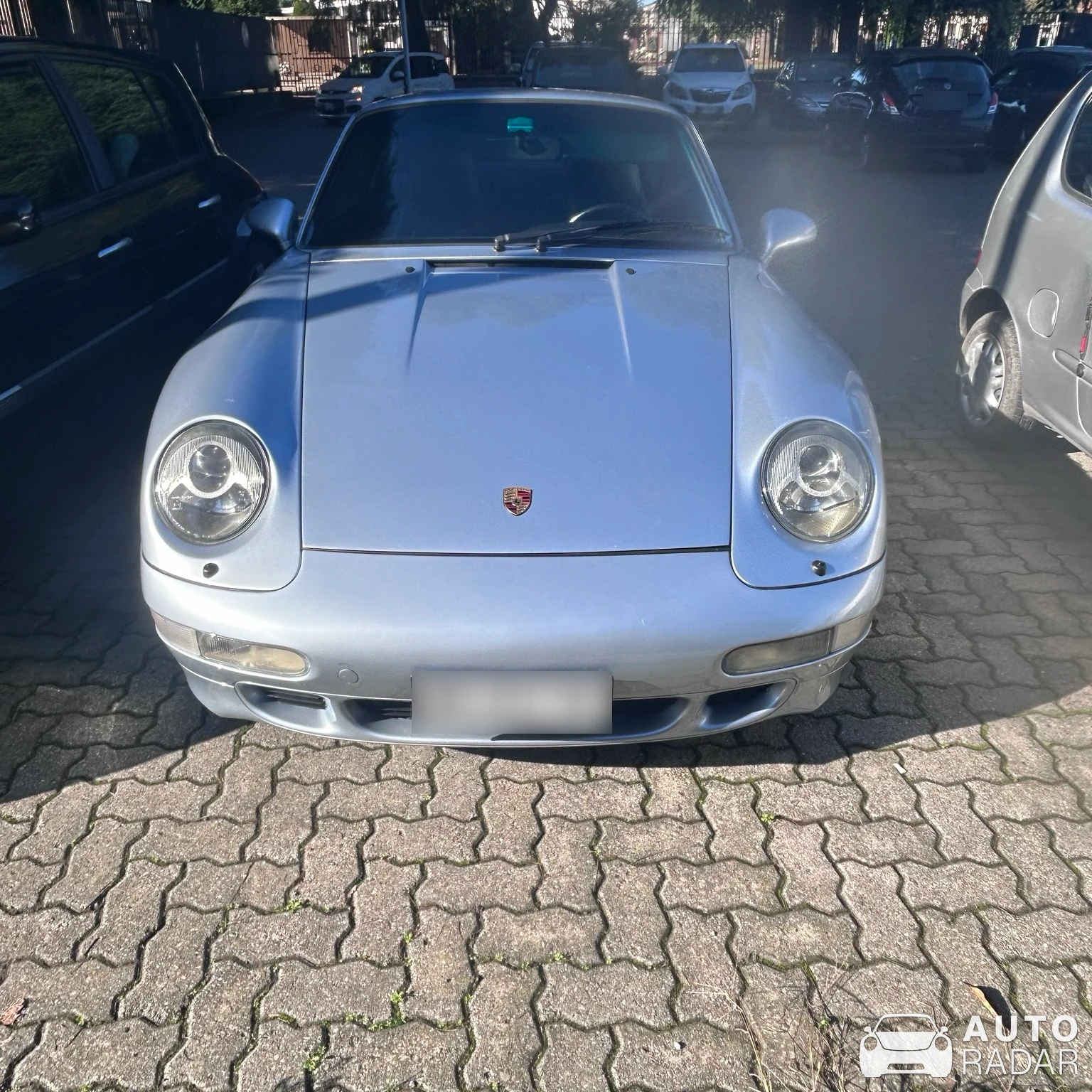 Porsche 993 Carrera spotted in Novara
