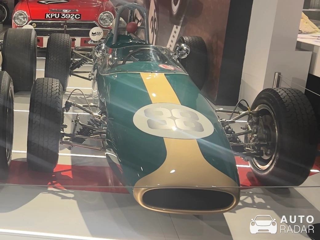 Lotus 18 spotted