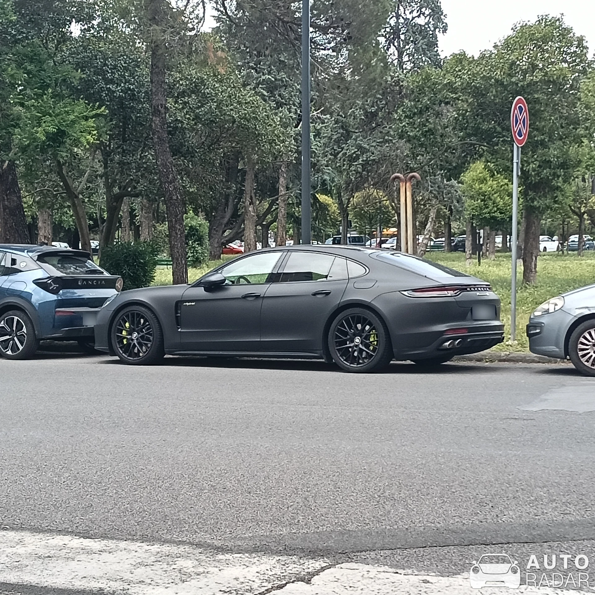 Porsche 971 Panamera 4S E-Hybrid spotted in Livorno