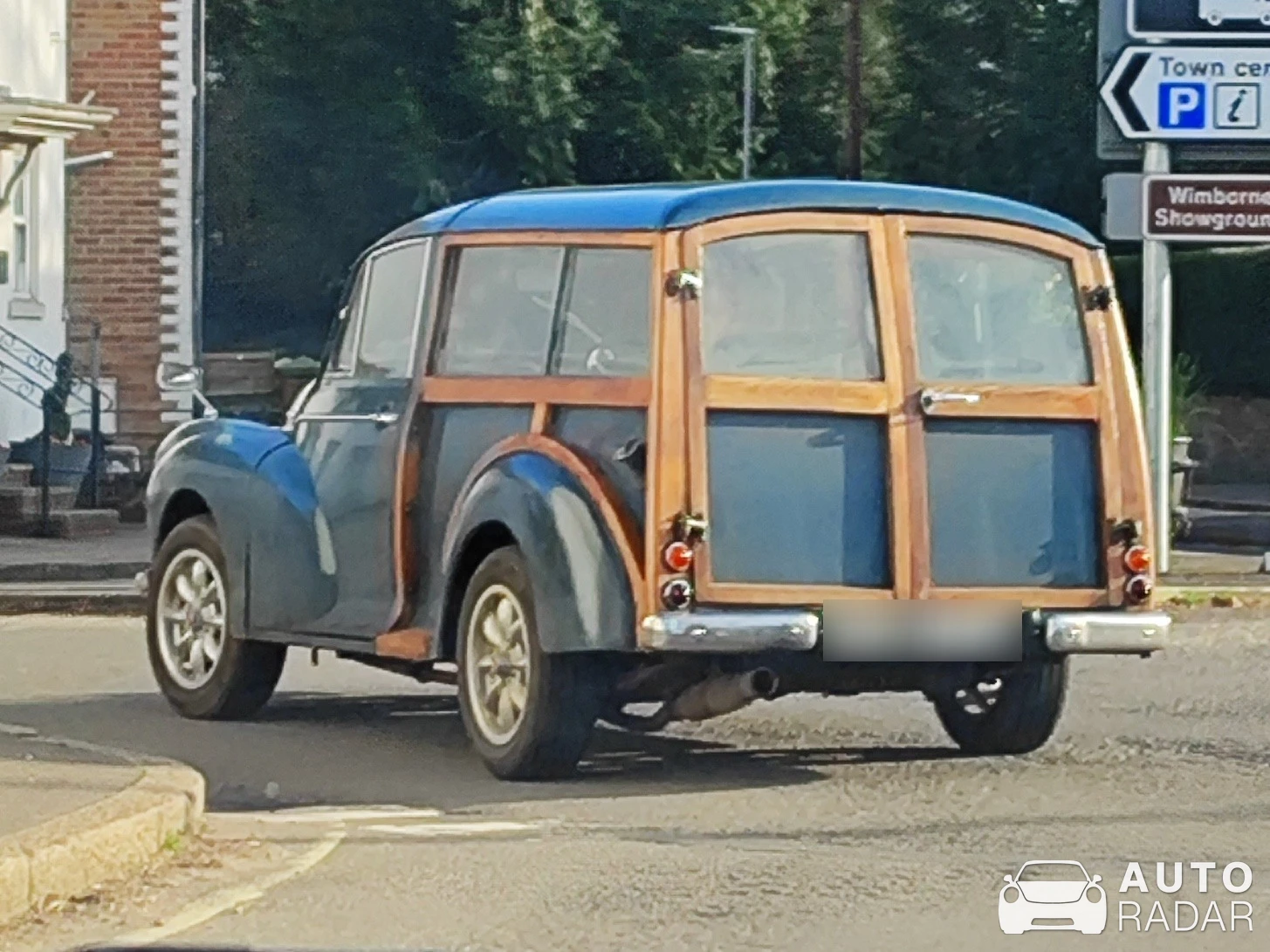Morris Minor Traveller spotted in Clerques