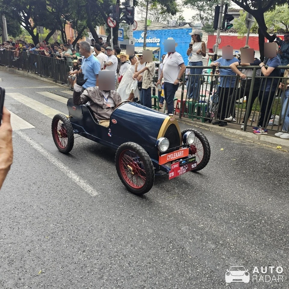 Bugatti Type 35 Miniature spotted in Medellín