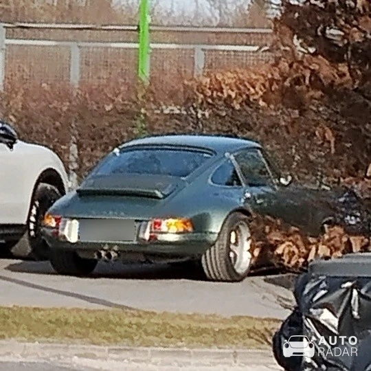 Singer 911 Classic Study spotted in Warszawa