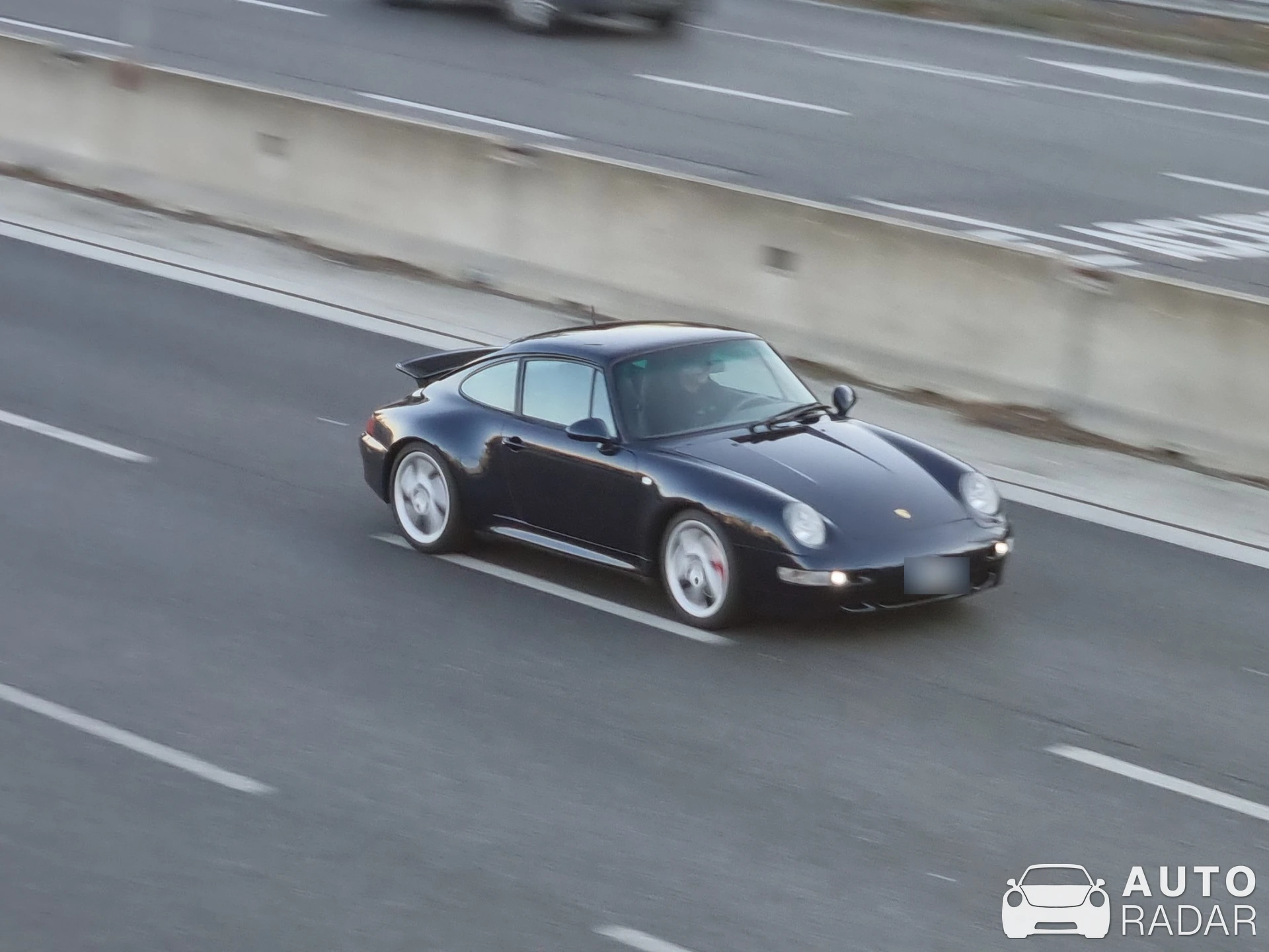 Porsche 993 Carrera 4S spotted in Milano, Italia