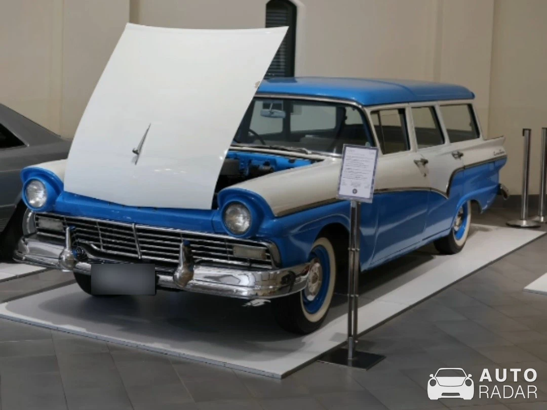 Ford Country Squire spotted