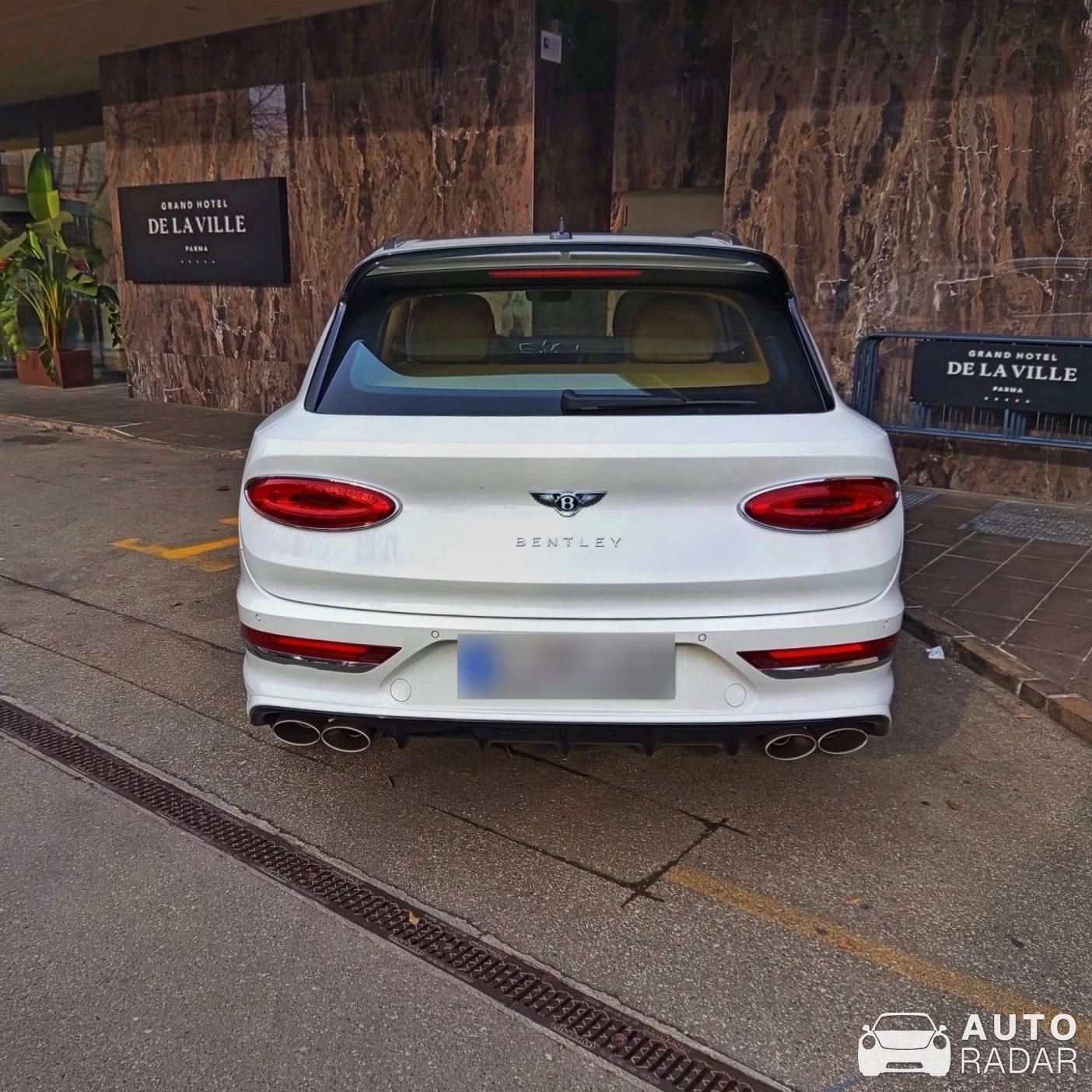 Bentley Bentayga V8 2021 First Edition spotted