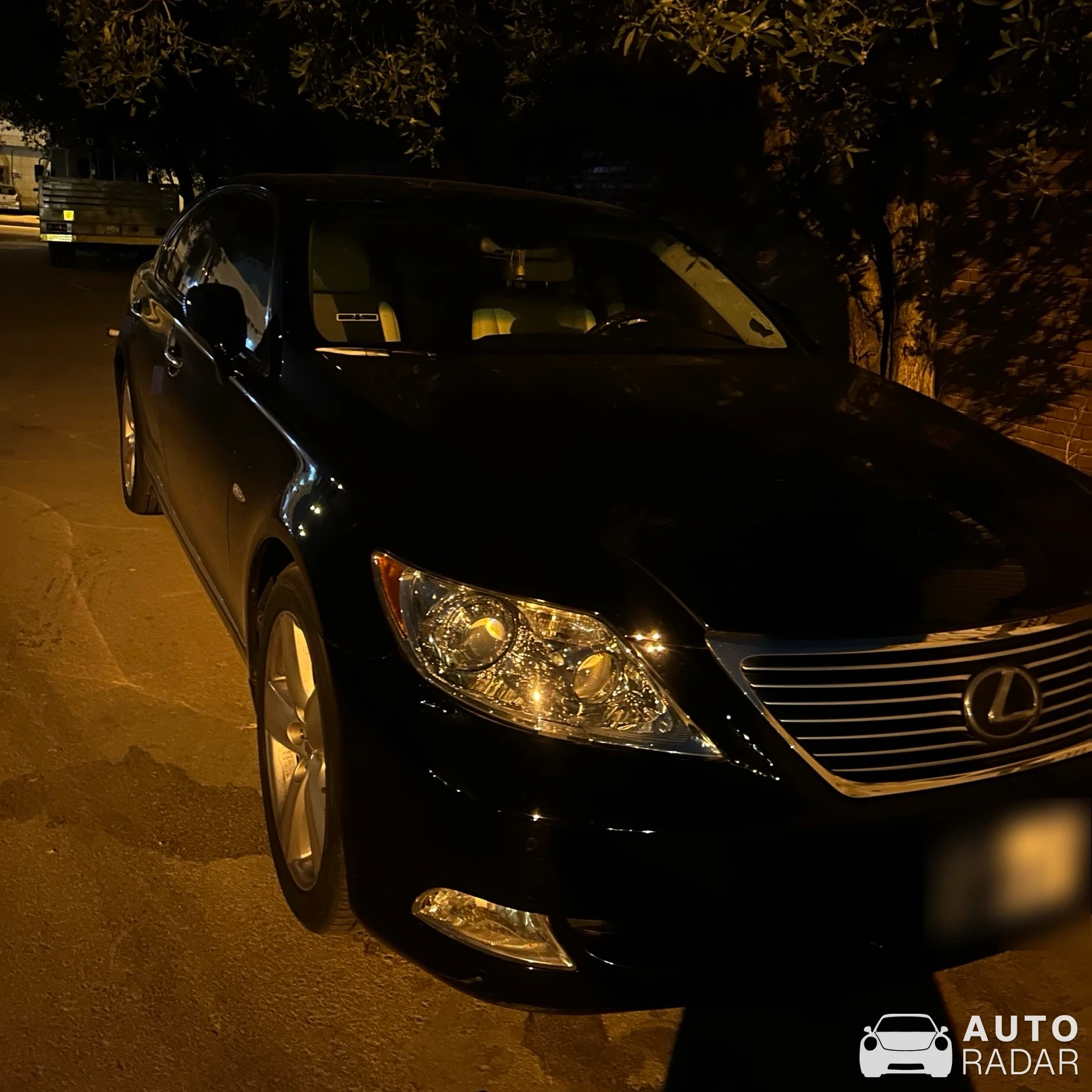 Lexus LS 460 spotted in Riyadh
