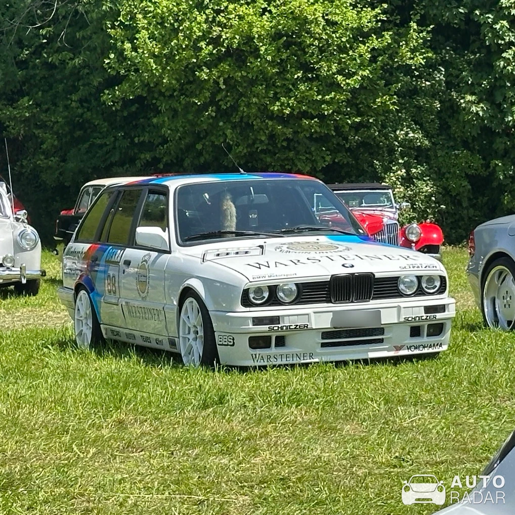 BMW 3 series E30 Touring spotted in Dürnten