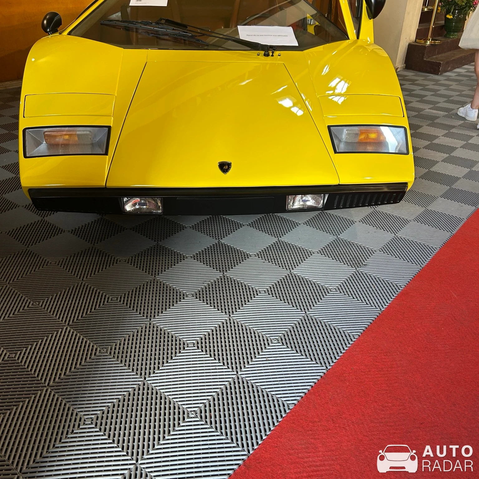 Lamborghini Countach LP400 spotted in Fontainebleau