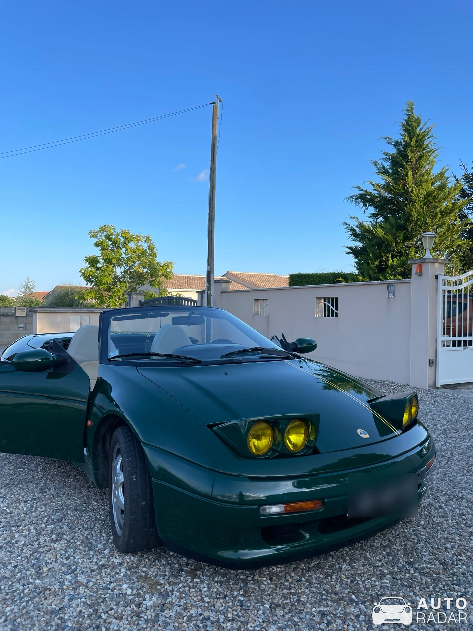 Lotus Elan M100 spotted in Mosnac-Saint-Simeux