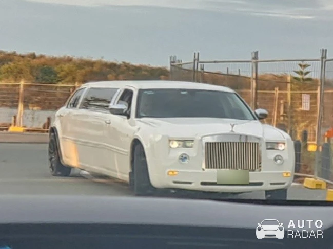 Rolls-Royce Phantom VII Limousine spotted in Gold Coast