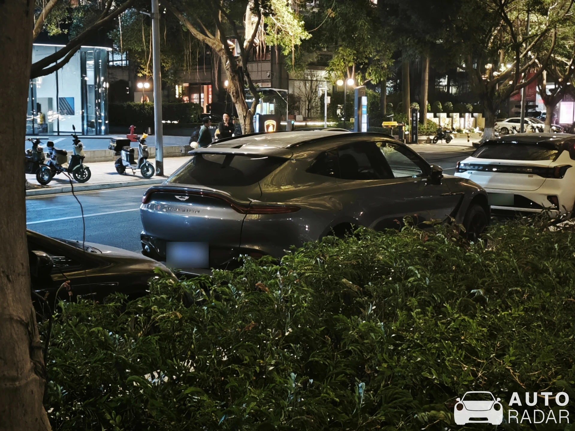 Aston Martin DBX spotted in 广州市, 中國